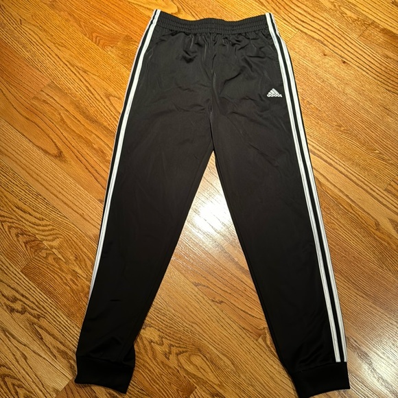 Adidas track pants sz 18/20 amazing condition barely worn - Picture 1 of 7